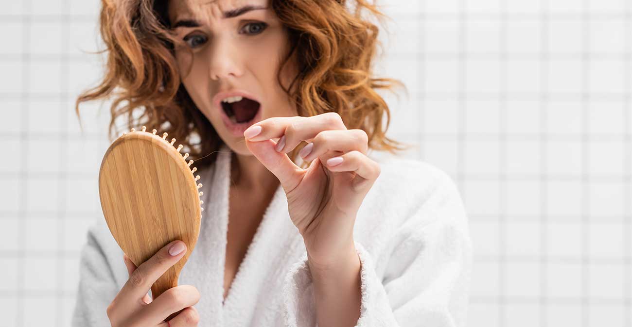 la chute de cheveux est un phénomène naturel en automne lors du changement de saison. Marlène Moreira, artisan coiffeur à Quimper vous apporte tous ses conseils et soins biosthétique dans son salon de coiffure Nuance Coiffure